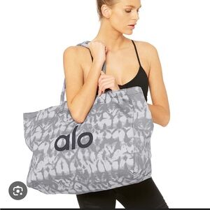 ALO Yoga Patterned Gray Tote